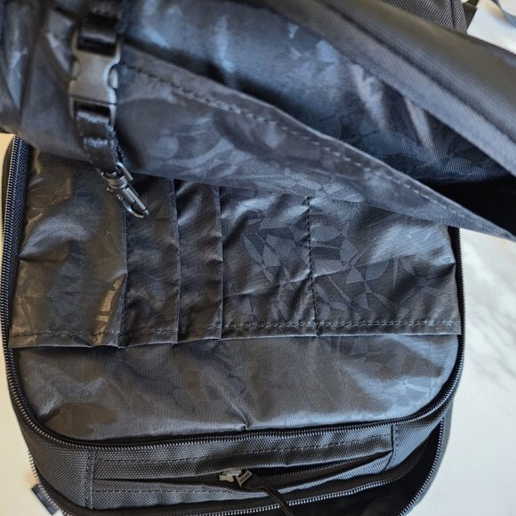 NWT Incase Designs ICON Lite Pack 15"βSleek Protection On the Go π (#706) - Picture 7 of 11